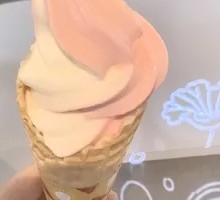Strawberry Vanilla Dual Blast Cone