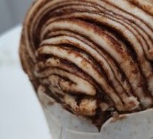 Flower-shaped steamed bun