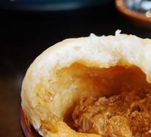 Black Pork and Scallion Bun