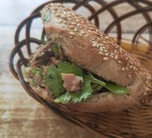 Beijing-style baked flatbread with braised pork
