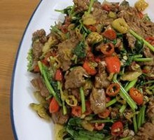 Stir-Fried Beef with Yellow Onion