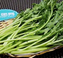 Chinese chrysanthemum greens