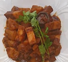 Vegetarian Tomato Stew with Beef Brisket