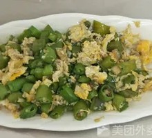 Stir-Fried Eggs with Green Peppers