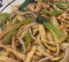 Stir-Fried Pork with Green Pepper and Knife-Cut Noodles