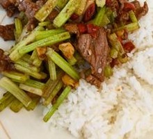 Stir-Fried Beef with Yellow Onion