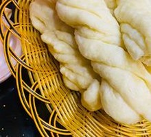 Flower-shaped steamed bun