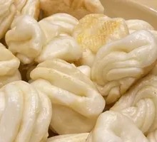 Flower-shaped steamed bun