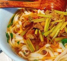 Stir-fried Yellow Beef with Rice Noodles