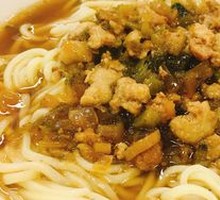 Spicy minced pork dan dan noodles