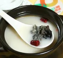 Clear Steamed Chicken Soup with Black Chicken