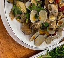 Spicy Stir-Fried Clams