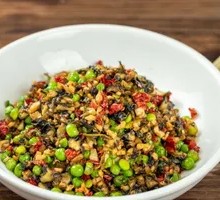 Stir-fried Snail with Sweet Peas
