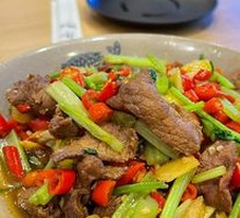 Stir-Fried Beef with Yellow Onion