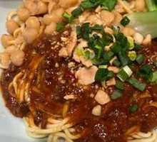 Spicy Pork Sauce Noodles with Peas