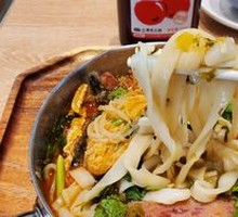 Spicy Soul Noodle Soup with Fried Sauce