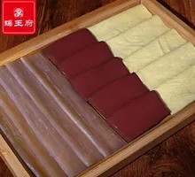 Wide Rice Noodles with Duck Blood and Tofu Skin