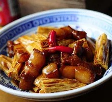 Braised Pork with Tofu Skin