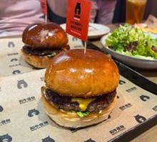 SpongeBob and Pineapple House