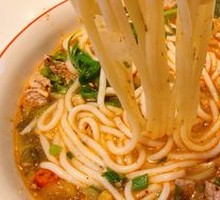 Beef Noodle Soup with Quick-Blanched Beef