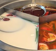 Fresh Carp Bone Soup Pot