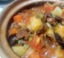 Stewed Beef Brisket with Tomato in Clay Pot