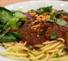Spicy Pork Sauce Noodles with Peas