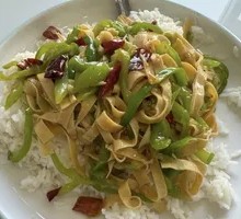 Bell Pepper and Pork Stir-Fry Rice Bowl