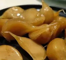 Sweet Pickled Garlic
