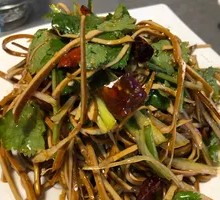 Cold-mixed black tofu threads