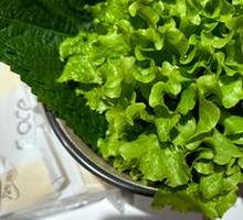 Lettuce with Perilla Leaves