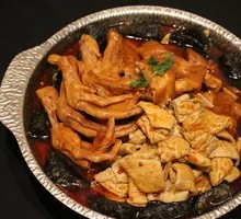 Snail Rice Noodles with Pork Intestines and Duck Feet Hot Pot