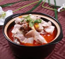 Braised Beef Tendons and Noodles in Clay Pot