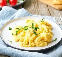 Sesame Oil Stir-Fried Egg with Wild Onion