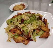 Nang Stir-Fried Cabbage