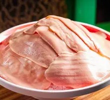 Sliced Pork Kidney with Big Knife