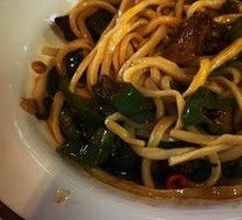 Stir-Fried Yellow Beef Noodles