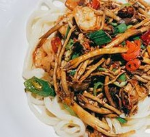 Spicy Stir-Fried Shrimp Noodles