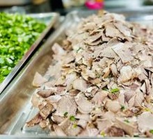 Beef Héluò Noodles