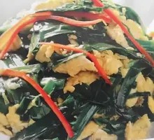 Stir-fried eggs with chives