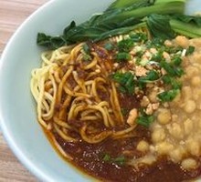 Spicy Pork Sauce Noodles with Peas