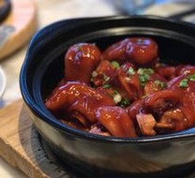 Bouncy Aunt's Pig Trotters