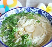 Old Soup Noodles with Leek Leaves