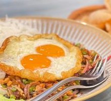 Huang Tianyang Flowing Yolk Egg with Minced Chicken Rice