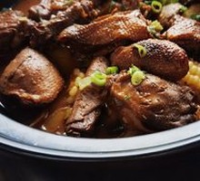 Braised Goose in Clay Pot