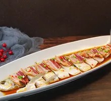 Steamed Big Catfish with Knife-Board Aroma