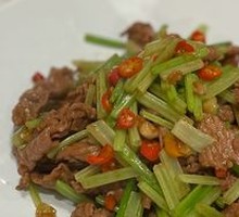 Stir-Fried Beef with Yellow Onion