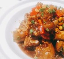 Braised Pig's Feet with Soybeans