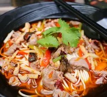 Sichuan-style Pepper Chicken Offal Noodles