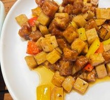 Black Pepper Beef Cubes with King Oyster Mushrooms